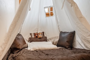 4 bedrooms, iron/ironing board, travel crib, free WiFi