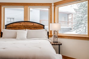 4 chambres, fer et planche à repasser, lit parapluie, Wi-Fi gratuit
