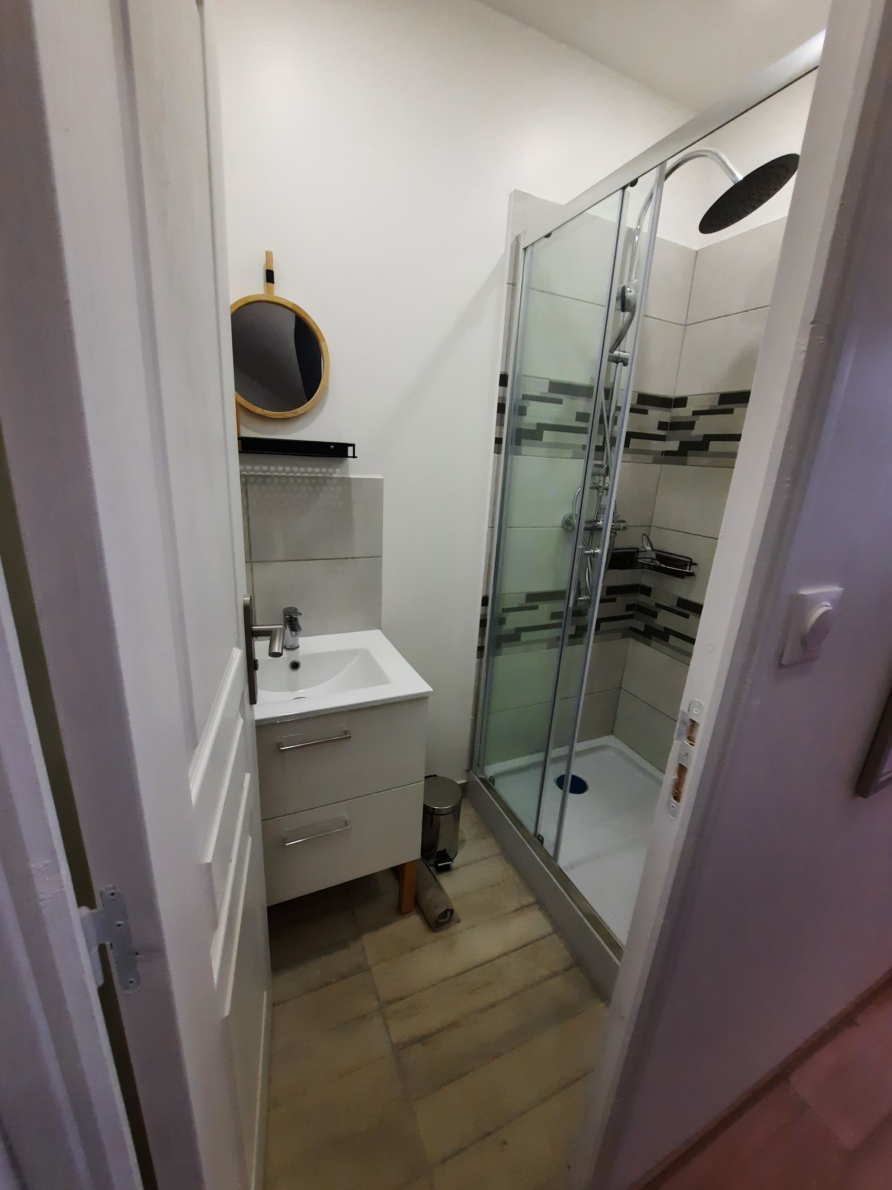 Douche, serviettes fournies