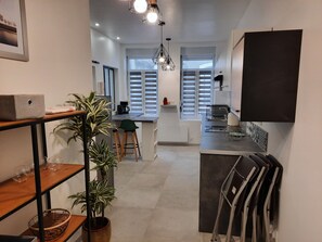 冰箱、微波炉、烤箱、炉灶