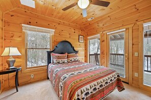 4 bedrooms, iron/ironing board, free WiFi, bed sheets - ★ Southern Comfort ★ | Game, Pool Table, Theater Room, Hot Tub (Sevierville)