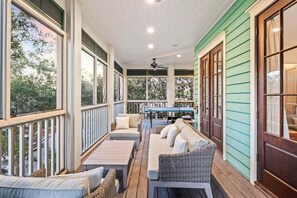 تلفزيون ذكي، تنس طاولة، كُتُب