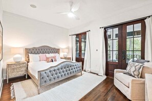 5 slaapkamers, een strijkplank/strijkijzer, reisbedje, gratis wifi