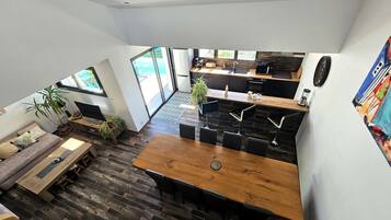 المنشأة من الداخل