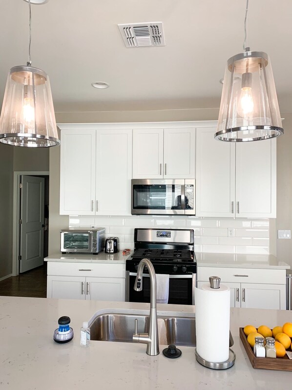 Fridge, microwave, oven, stovetop - Spectacular House located on Del Lago Golf Course (Vail)