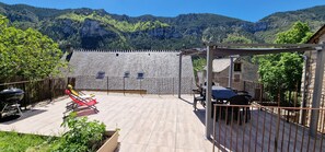 Outdoor dining - Gîte la Cardabelle at Blajoux (Gorges du Tarn Causses)