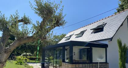 Charmante maison au calme d'un jardin proche des plages