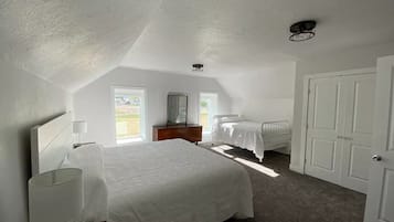 4 habitaciones, tabla de planchar con plancha, wifi y ropa de cama