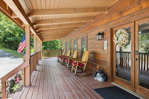 Large Private Douglas Lake Lodge- 12 acres- Sevierville