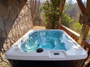 Bañera de hidromasaje al aire libre