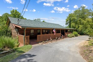 Exterior - Smoky Mtn Large Private Douglas Lake Lodge- 12 acres- Sevierville (sevierville)