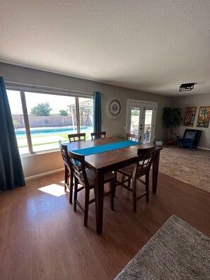 Dining - Escape to the Sun and Super Bowl  (Sun City)