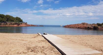 Appartement T2 au pied de l'Estérel et des plages.