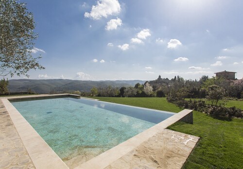 Suite Conca d&#x27;Oro Panzano in Chianti with pool access from Hotel Villa Le Barone
