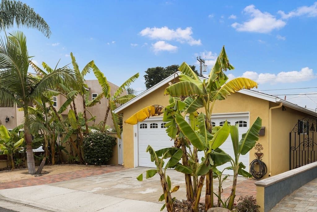 Beach Access RETREAT_2 Bd, 2 Ba, Walk to the Beach