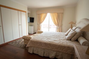 4 bedrooms, iron/ironing board, WiFi, bed sheets - Apartamento Triplex Luxurious (Vilamoura)