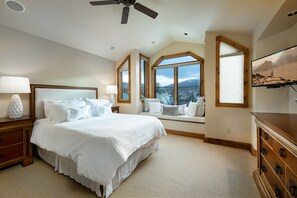 3 bedrooms, iron/ironing board, internet, bed sheets