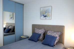 3 bedrooms, desk, iron/ironing board, travel cot - Villa Coquelicot - Private swimming pool - Electricity terminal (Moussac)