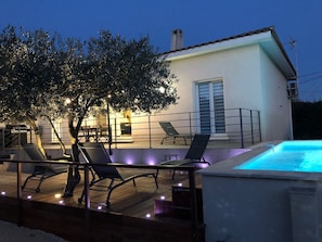 Terrace/patio - Villa Coquelicot - Private swimming pool - Electricity terminal (Moussac)