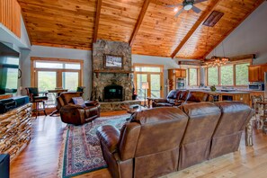 TV, fireplace, Hulu, DVD player