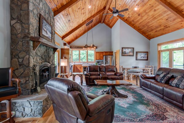 TV, fireplace, Hulu, DVD player