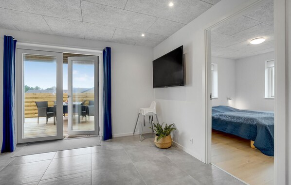5 bedrooms, travel crib, free WiFi