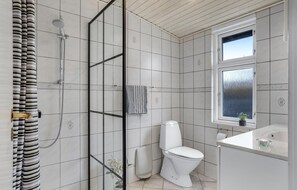 Shower - Amazing home in Skagen with WiFi (Skagen)