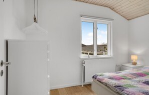 4 bedrooms, travel cot, free WiFi