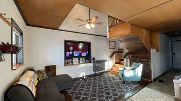 TV connectée, livres, écrans d'ordinateur