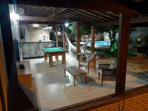 Casa Linda e Aconchegante Com Piscina, Churrasqueira, Sinuca, Wi-fi