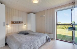 3 bedrooms, travel cot, free WiFi - Amazing home in Hjørring with sauna (Hjørring)