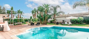 2 bedroom pet friendly home in Siracusa