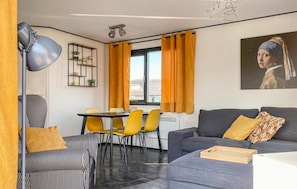 TV - Lake front home in Breukelen (Breukelen)