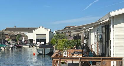 Maison au bord du lac Ă Breukelen