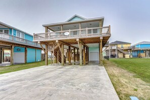 Exterior - Casa Chillax- Beachside-Generator-4 bedroom 2 bath, sleeps 10. (Crystal Beach)