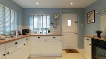 Apartment | Private kitchen | Fridge, microwave, oven, stovetop