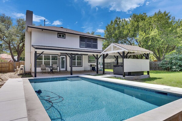 Outdoor pool, a heated pool