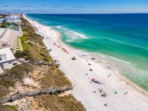 Beach nearby, sun loungers - A minute to community  pool & beach access. Bikes & beach gear in shed! (Seacrest)