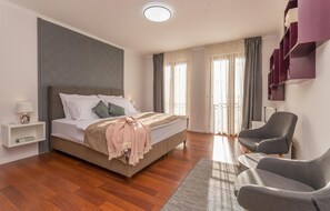 4 bedrooms, travel crib, free WiFi, bed sheets