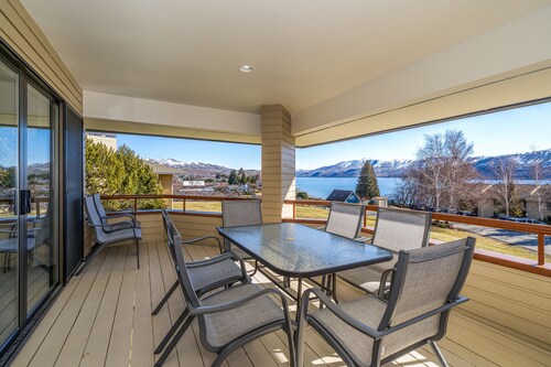 Wapato Point Halmalka Condo 514-B Close to Outdoor Pool, Sandy Beach Amenities