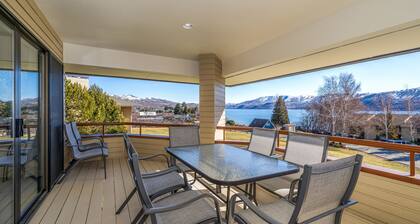 Wapato Point Halmalka Condo 514-B Close to Outdoor Pool, Sandy Beach Amenities