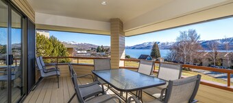 Wapato Point Halmalka Condo 514-B Close to Outdoor Pool, Sandy Beach Amenities