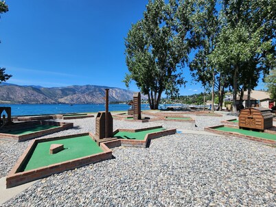Wapato Point Halmalka Condo 514-B Close to Outdoor Pool, Sandy Beach Amenities