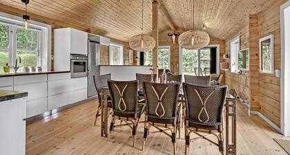 Lovely home in Ebeltoft with WiFi
