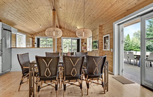 Dining - Lovely home in Ebeltoft with WiFi (Ebeltoft)