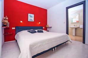 5 slaapkamers, een kluis op de kamer, een strijkplank/strijkijzer