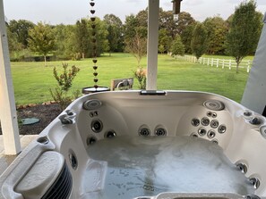 Outdoor spa tub - Memphis Meadows - Collierville Home - privacy with great views (Collierville)