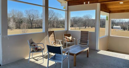 Memphis Meadows - NEW Collierville (TN) Home - privacy with great views