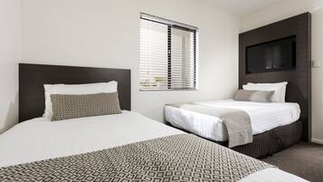 1 bedroom, in-room safe, desk, iron/ironing board