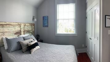 2 bedrooms, desk, iron/ironing board, travel cot